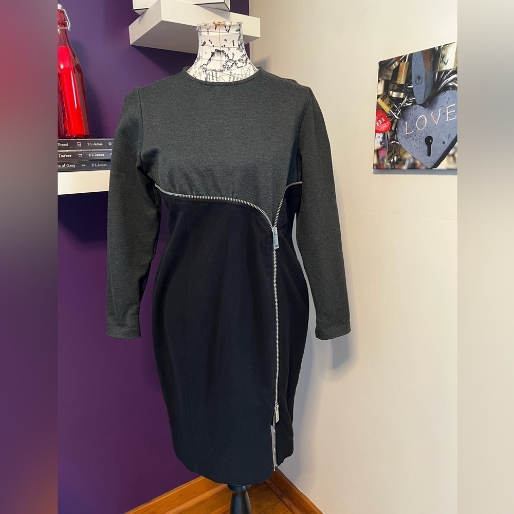 G.I.L.I. Long Sleeve Black and Gray Dress with Zipper Detail